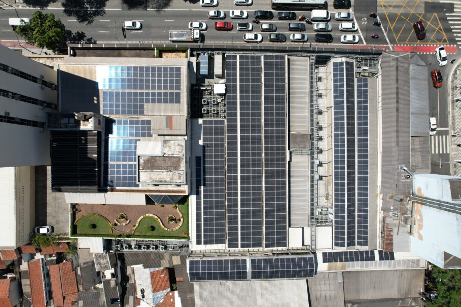 Imagem ilustrativa para texto sobre painéis solares